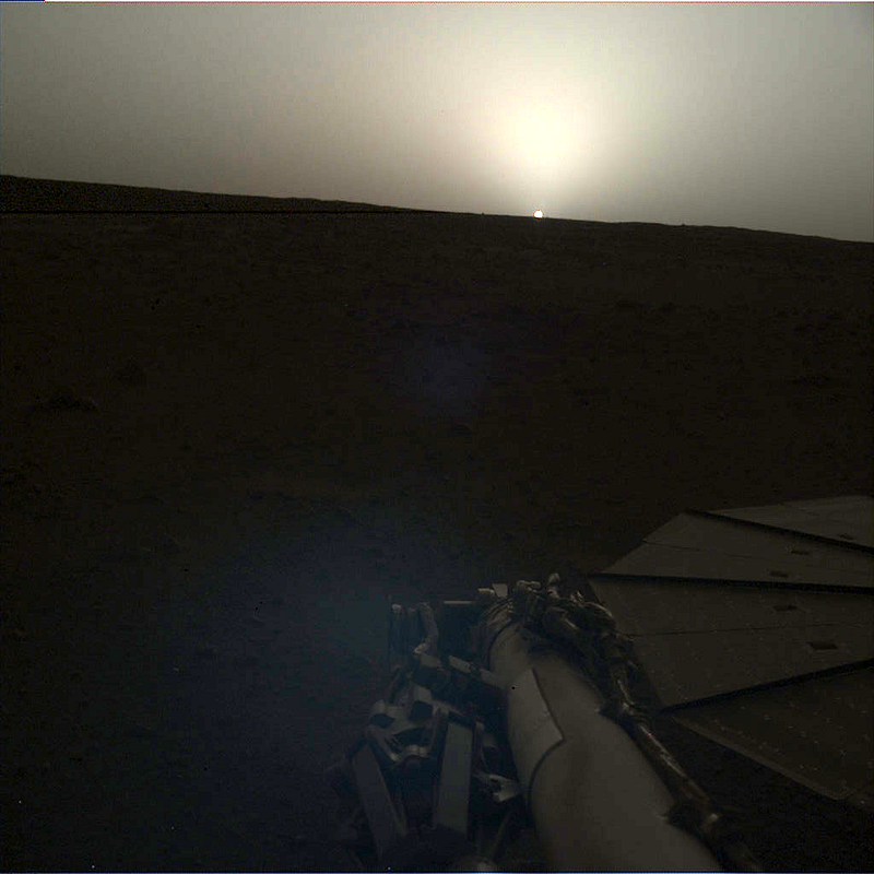 Uncorrected sunset image from Mars